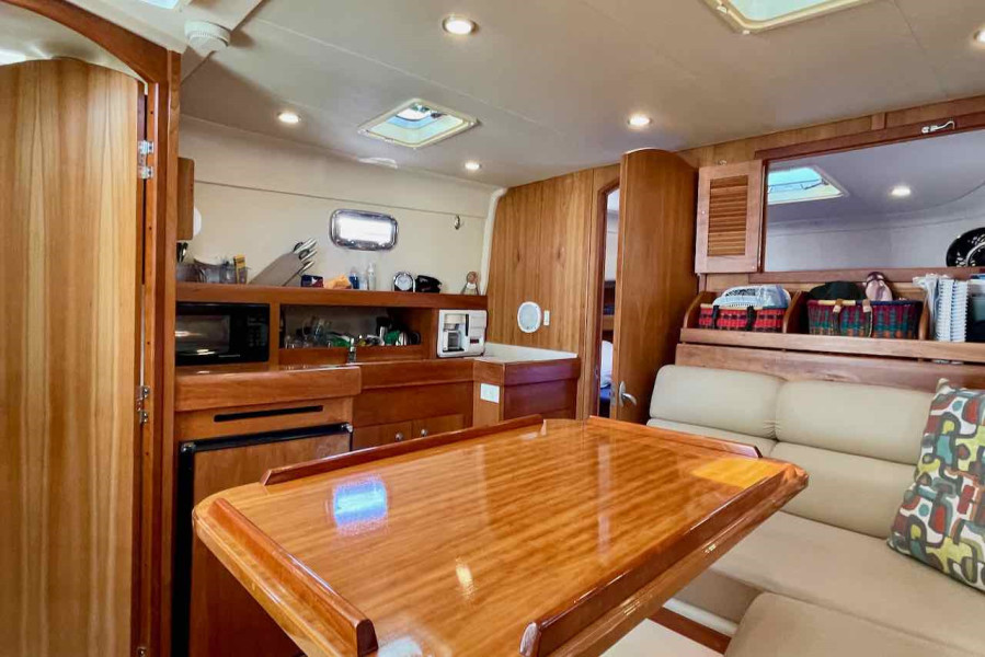 2004 Mainship 34