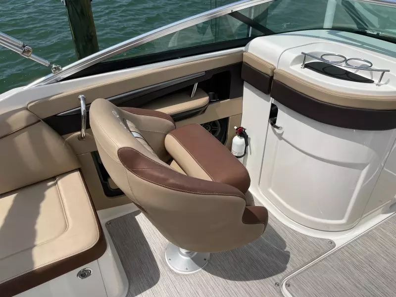 2016 Sea Ray 220 Sundeck