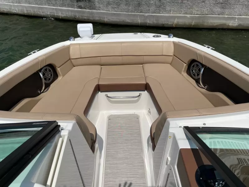 2016 Sea Ray 220 Sundeck