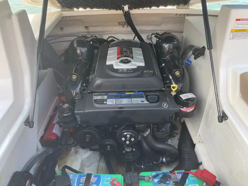 2016 Sea Ray 220 Sundeck