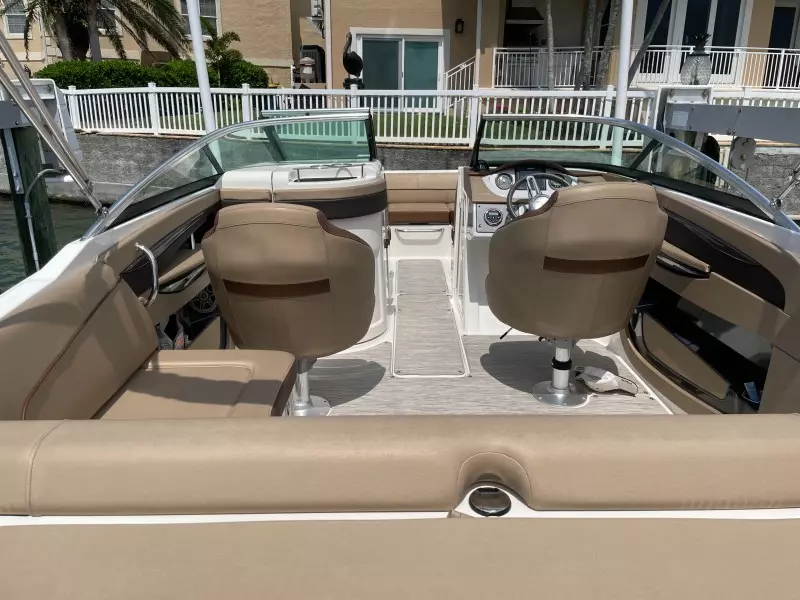 2016 Sea Ray 220 Sundeck