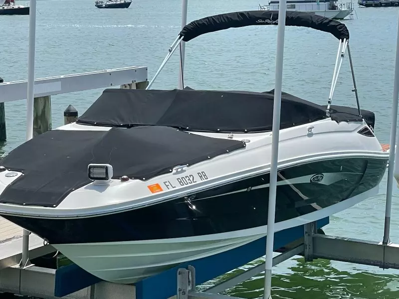 2016 Sea Ray 220 Sundeck