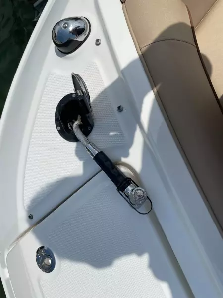 2016 Sea Ray 220 Sundeck