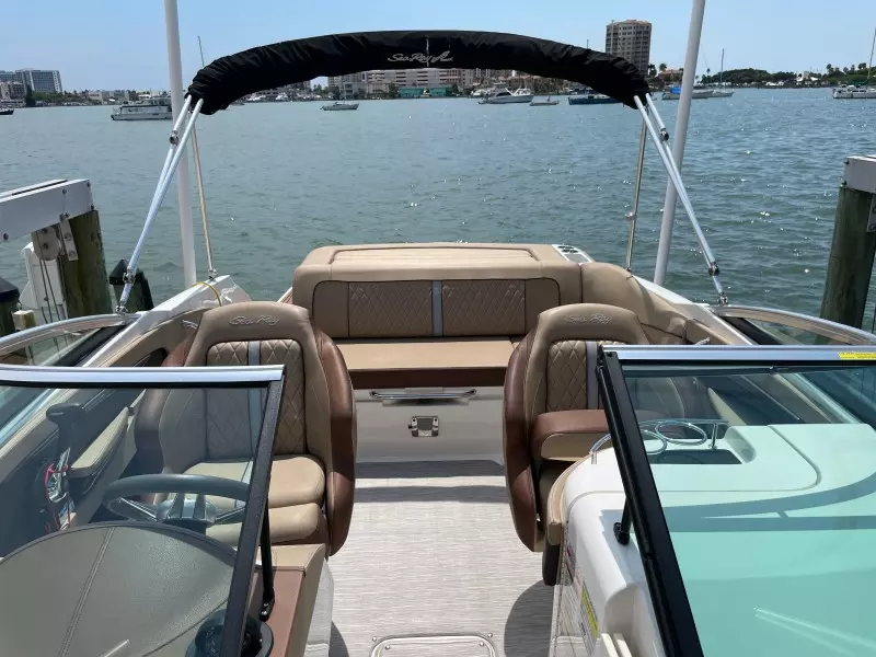 2016 Sea Ray 220 Sundeck
