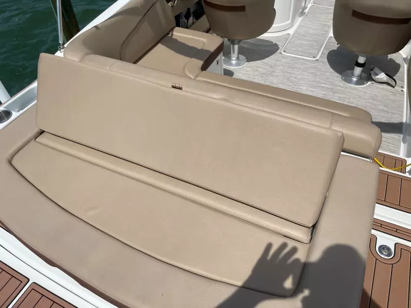 2016 Sea Ray 220 Sundeck