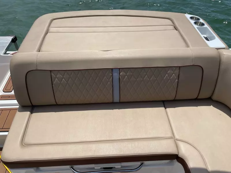 2016 Sea Ray 220 Sundeck