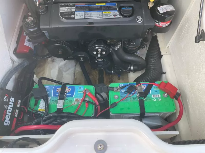 2016 Sea Ray 220 Sundeck