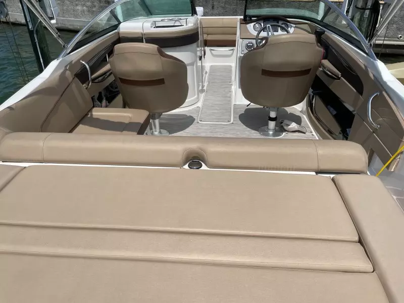 2016 Sea Ray 220 Sundeck