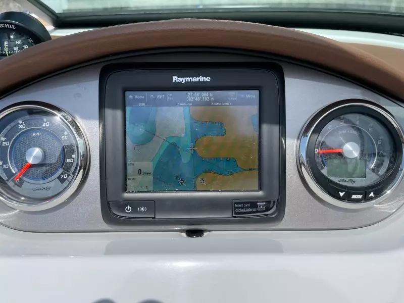 2016 Sea Ray 220 Sundeck