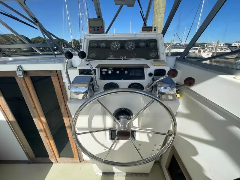 1985 Topaz 29 Sportfish