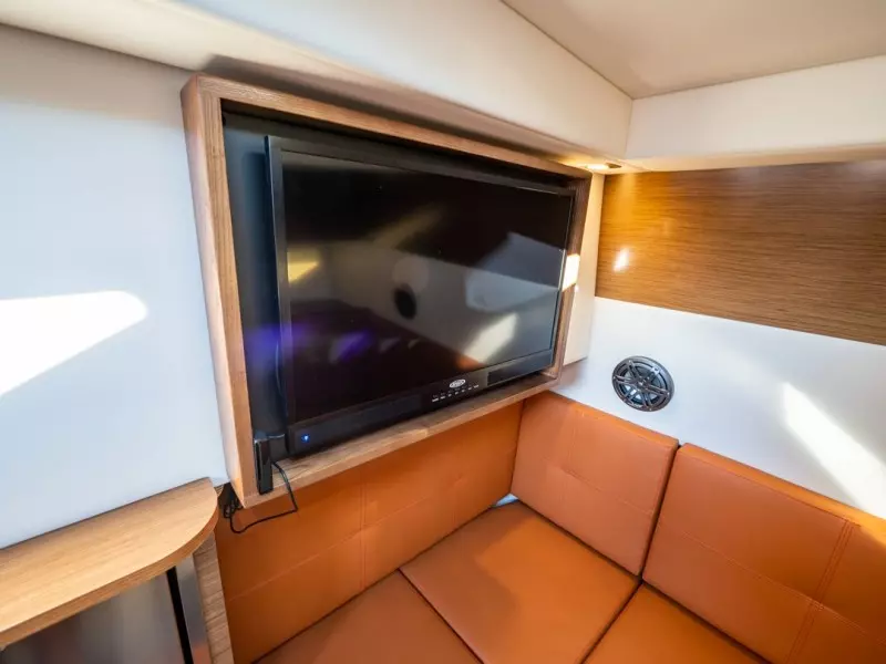 2018 Cruisers Yachts 338 South Beach Edition