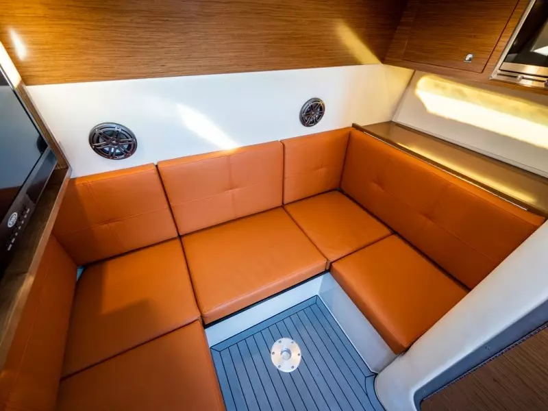 2018 Cruisers Yachts 338 South Beach Edition