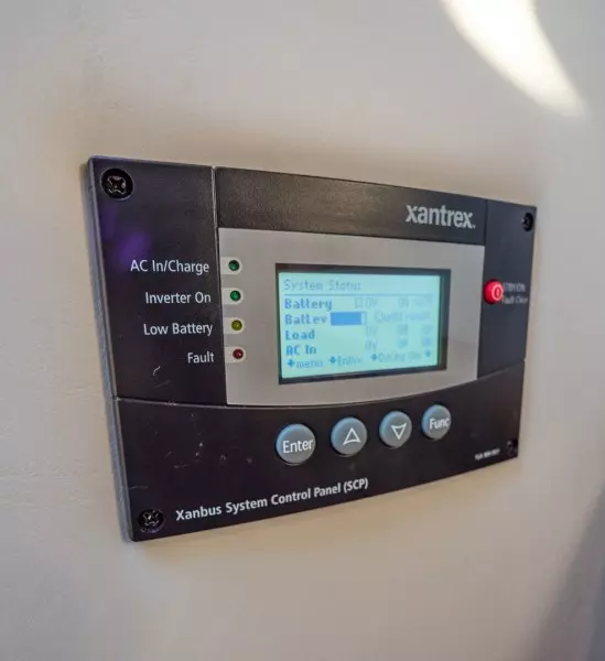 2018 Cruisers Yachts 338 South Beach Edition