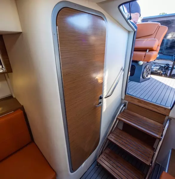 2018 Cruisers Yachts 338 South Beach Edition