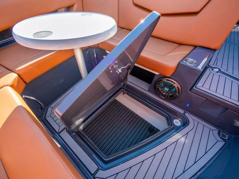 2018 Cruisers Yachts 338 South Beach Edition