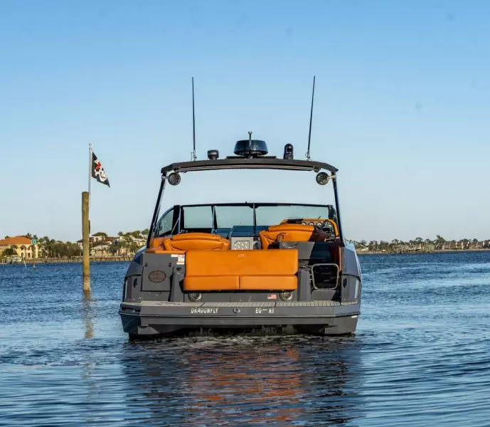 2018 Cruisers Yachts 338 South Beach Edition