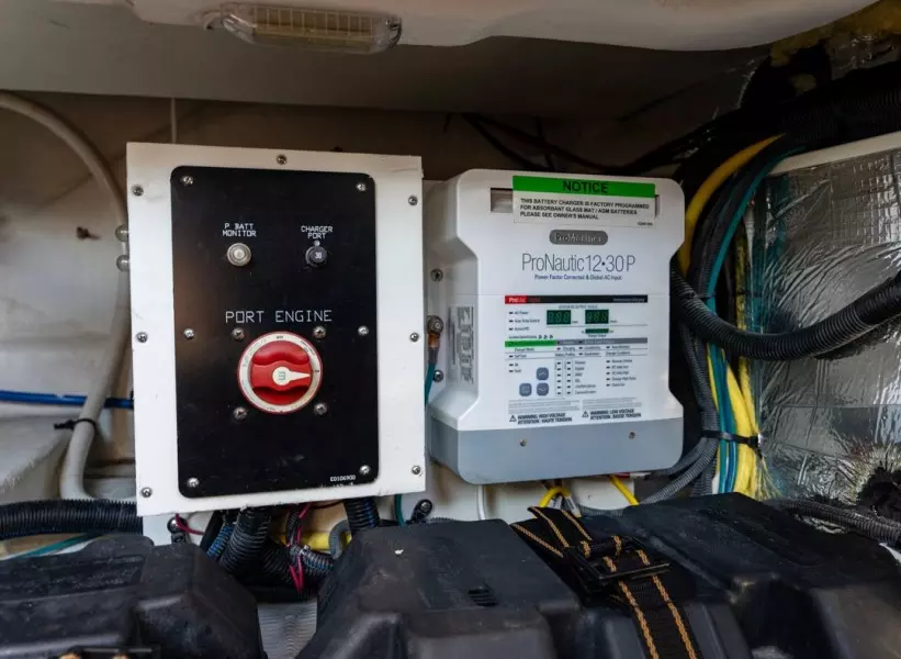 2018 Cruisers Yachts 338 South Beach Edition