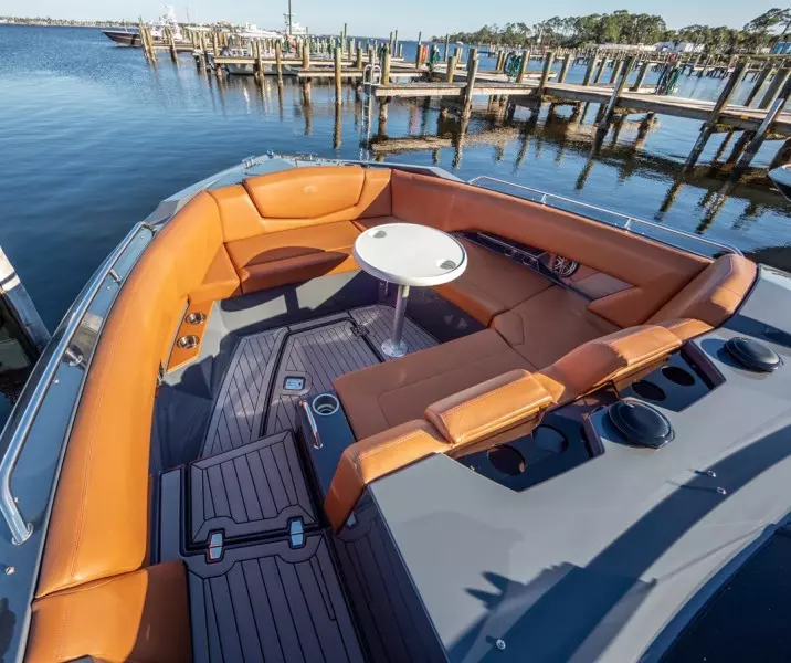 2018 Cruisers Yachts 338 South Beach Edition