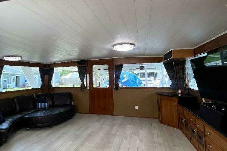 Movie Set  101ft Knight  amp  Carver Yacht For Sale