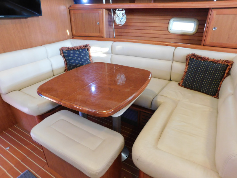 2008 Hunter 49