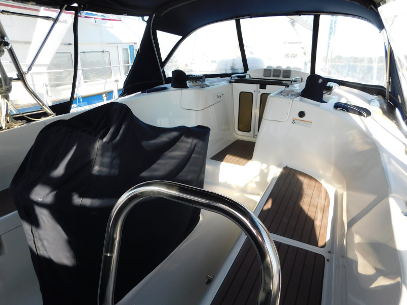 2008 Hunter 49