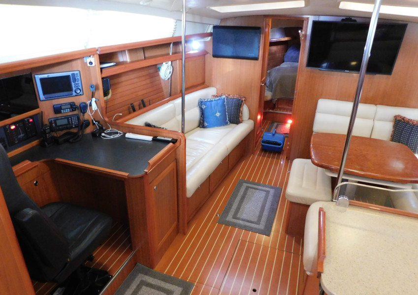 2008 Hunter 49