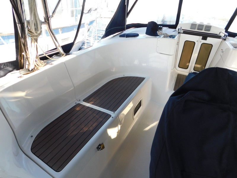 2008 Hunter 49