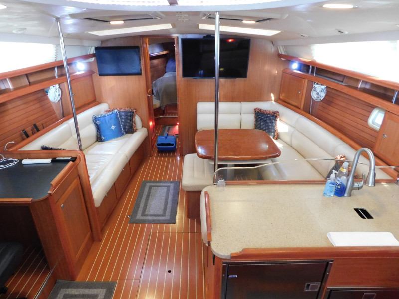 2008 Hunter 49