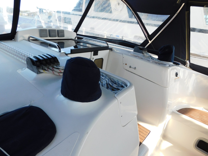 2008 Hunter 49