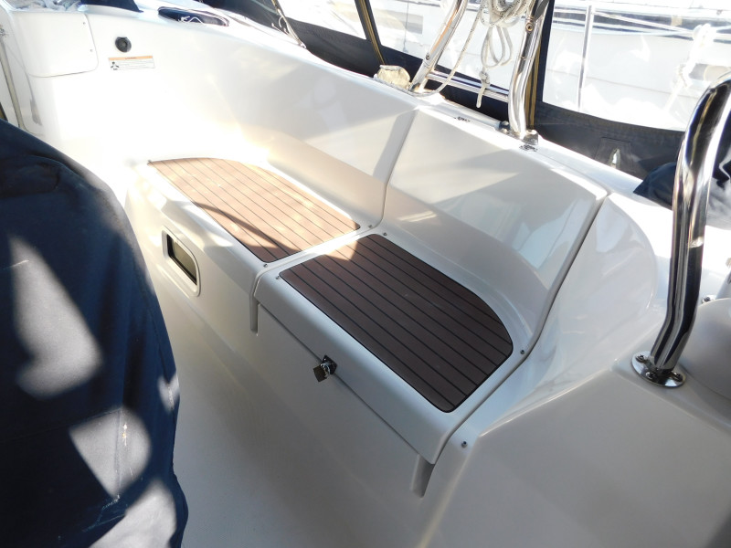 2008 Hunter 49