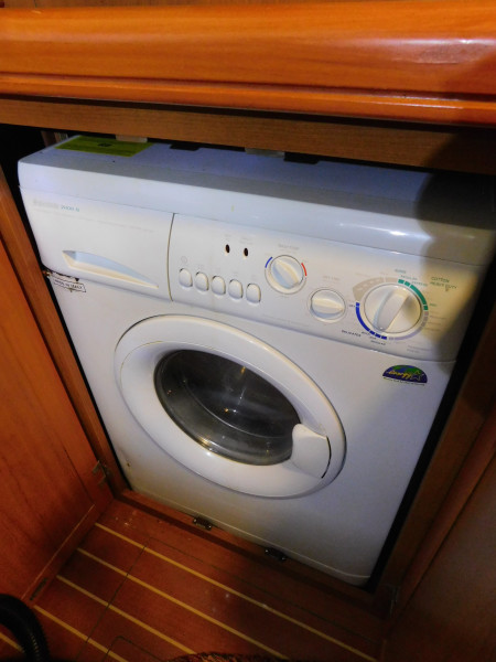 2008 Hunter 49