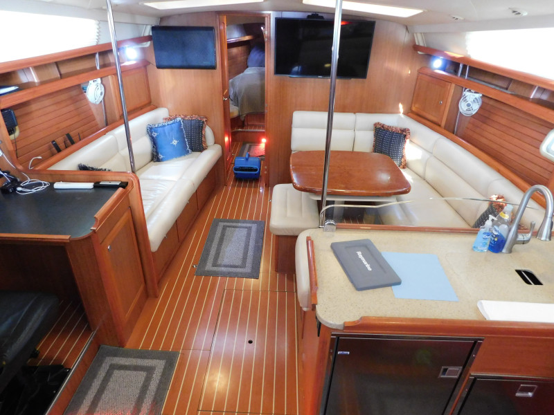 2008 Hunter 49