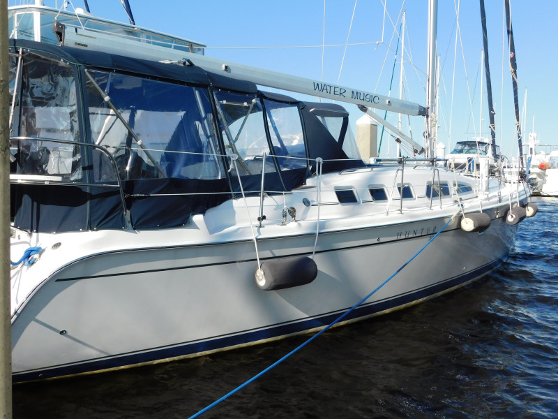 2008 Hunter 49