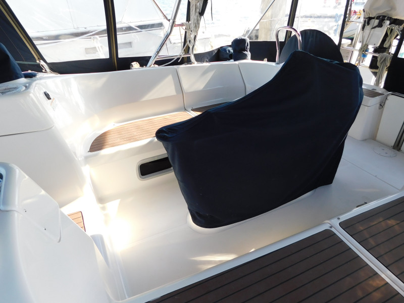 2008 Hunter 49