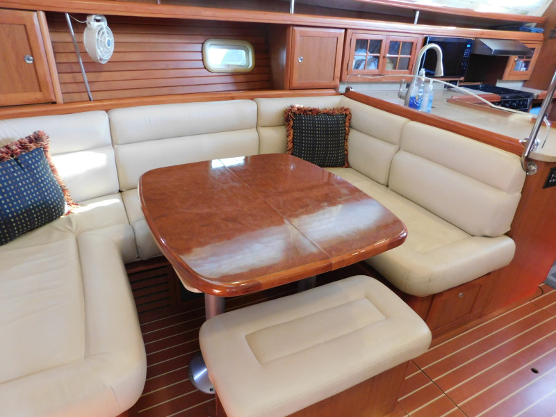 2008 Hunter 49