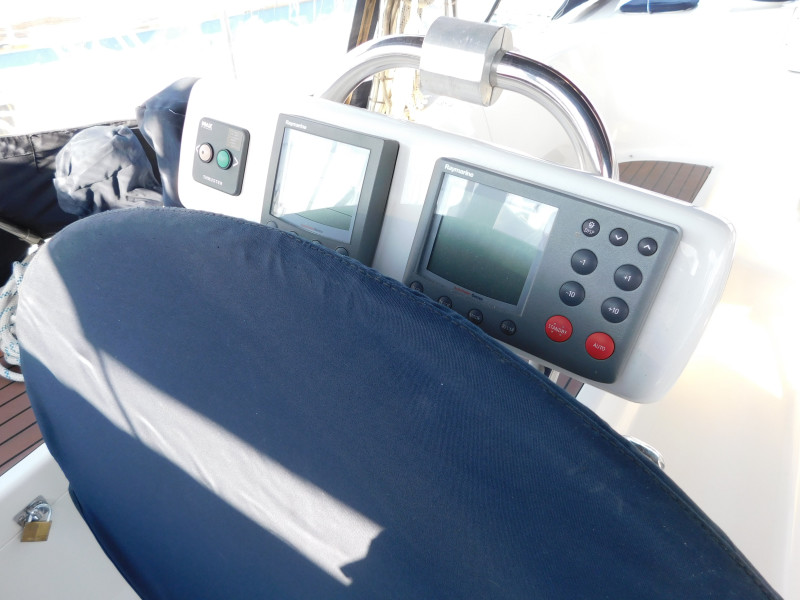2008 Hunter 49