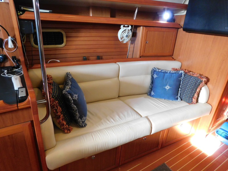 2008 Hunter 49