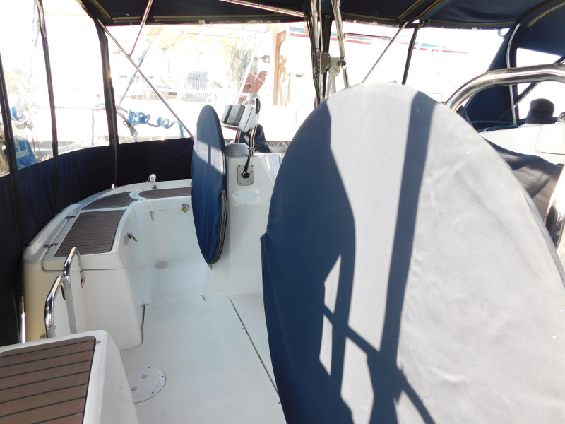 2008 Hunter 49