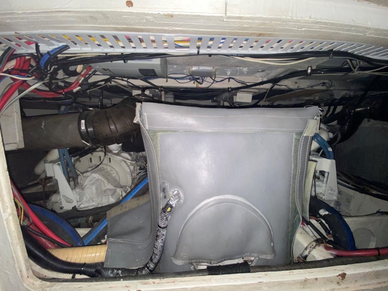 1999 Maxum 4100 SCA