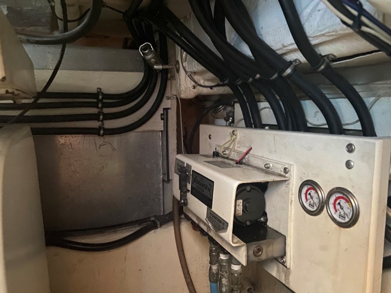 1999 Maxum 4100 SCA