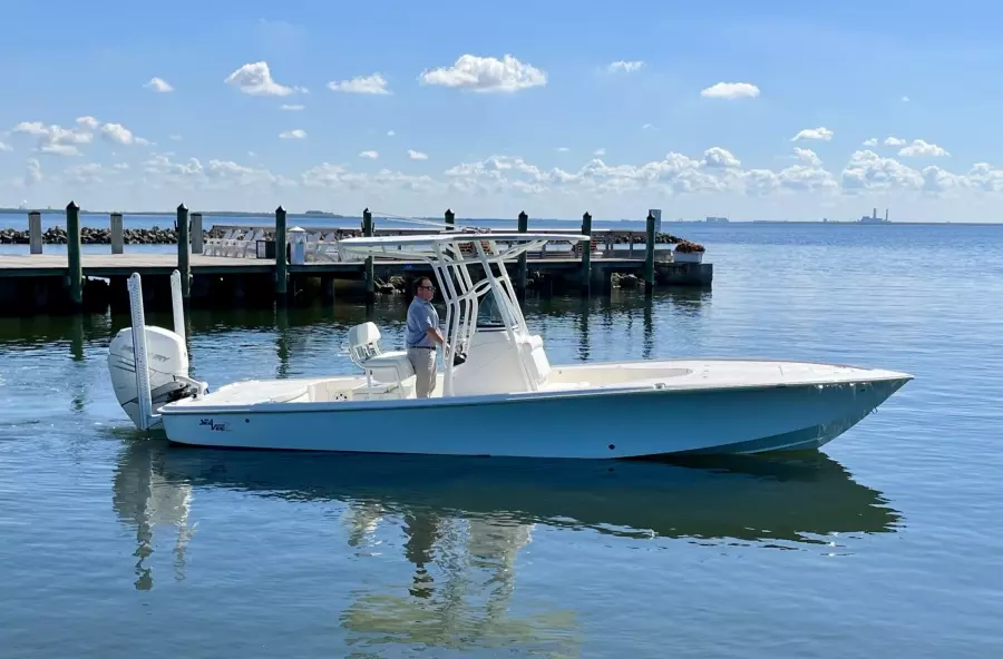 2016 27' SeaVee 270Z Starboard Profile