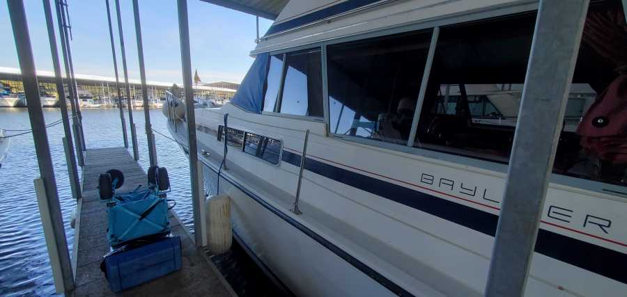 1988 Bayliner 3818