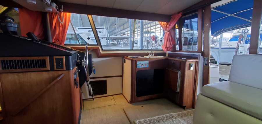 1988 Bayliner 3818