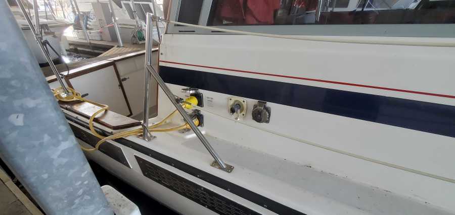 1988 Bayliner 3818