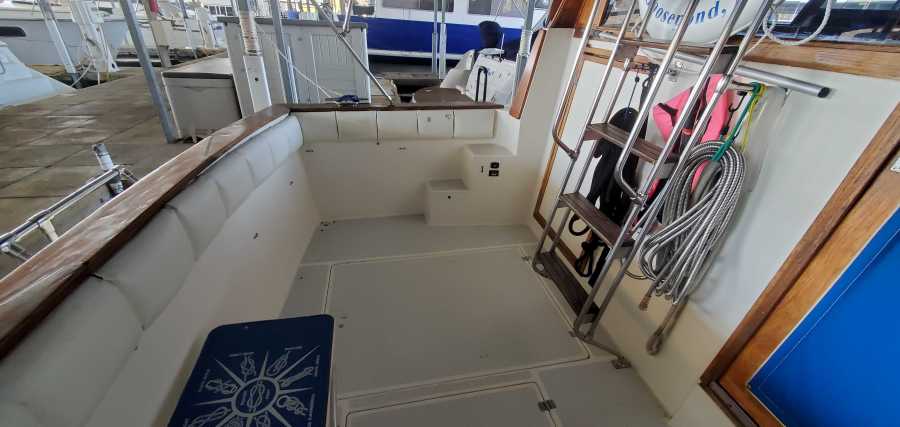 1988 Bayliner 3818