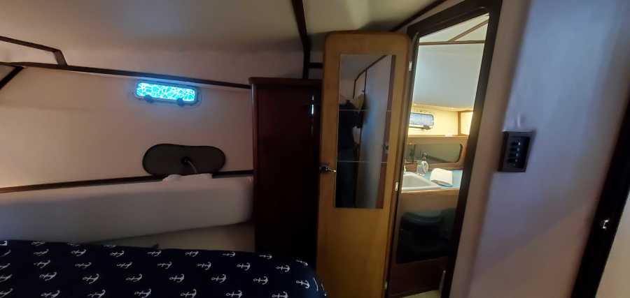 1988 Bayliner 3818