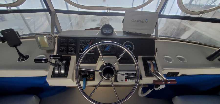 1988 Bayliner 3818