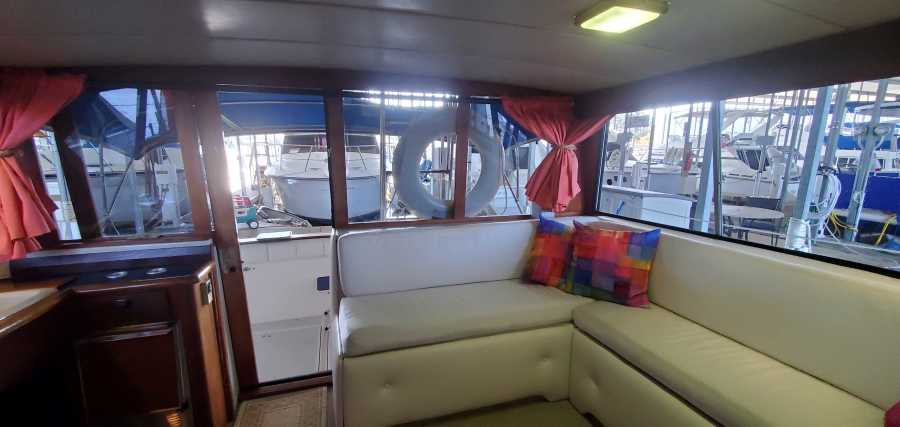 1988 Bayliner 3818