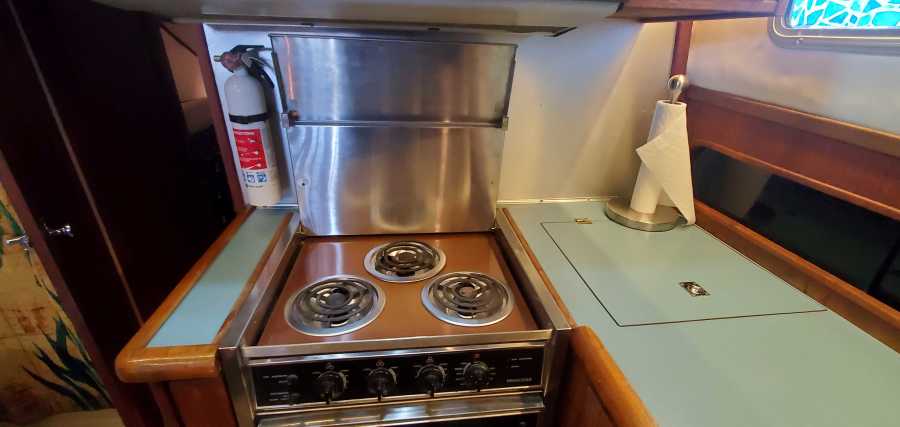 1988 Bayliner 3818