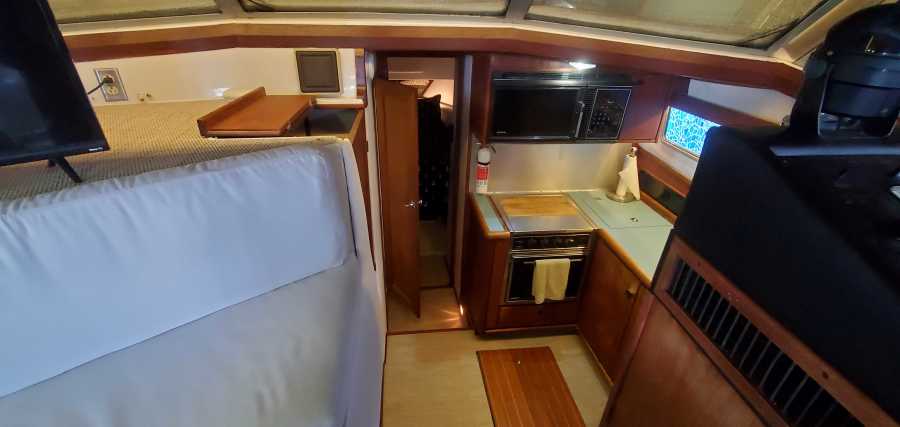 1988 Bayliner 3818